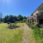 Parteen A Lax, River House & Gardens Villa