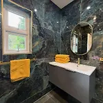 Parteen A Lax, River House & Gardens Villa *
