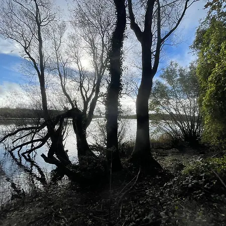 Parteen A Lax, River House & Gardens فيلة