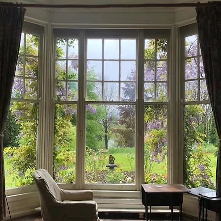 Parteen A Lax, River House & Gardens Villa *