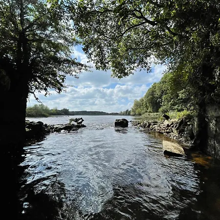 Parteen A Lax, River House & Gardens