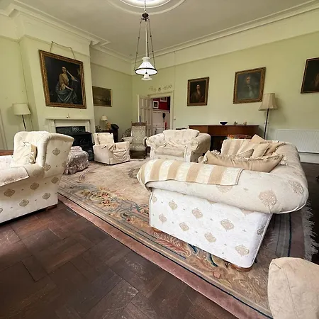 Parteen A Lax, River House & Gardens Villa