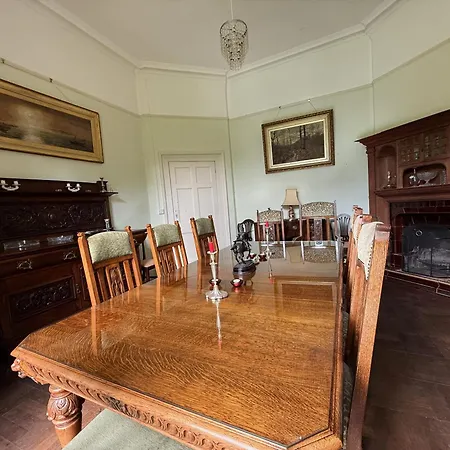 Villa Parteen A Lax, River House & Gardens Limerick Junction