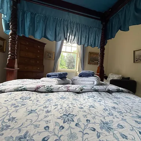 Parteen A Lax, River House & Gardens