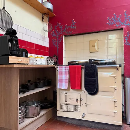 Parteen A Lax, River House & Gardens Villa *