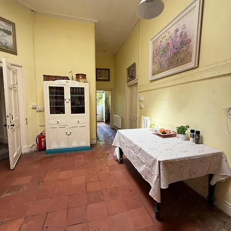 Parteen A Lax, River House & Gardens Villa *