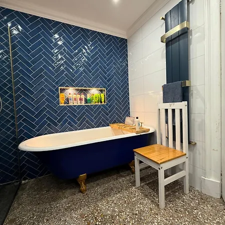 Parteen A Lax, River House & Gardens Limerick Junction