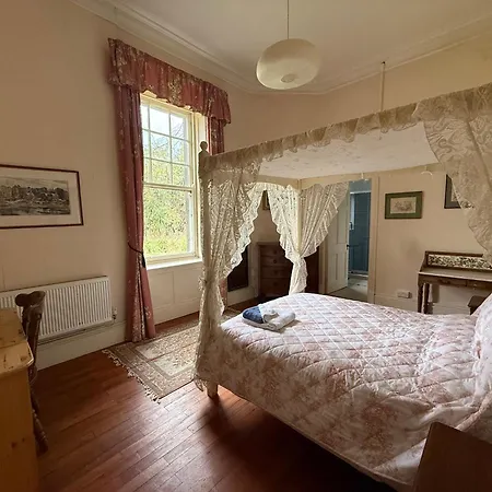 Parteen A Lax, River House & Gardens Villa *