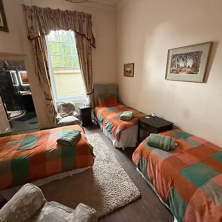 Parteen A Lax, River House & Gardens Villa *