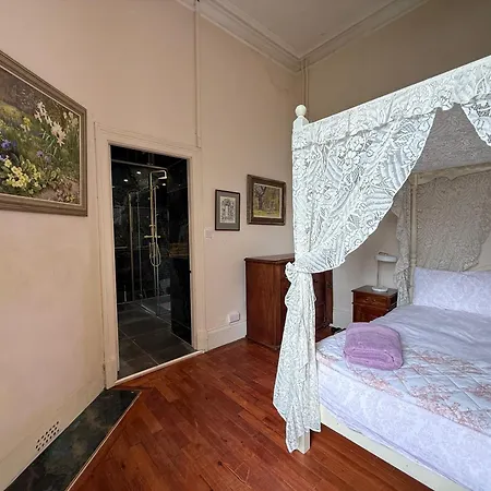 Villa Parteen A Lax, River House & Gardens Limerick Junction