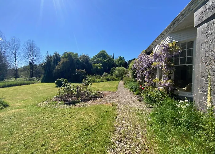 Parteen A Lax, River House & Gardens Villa