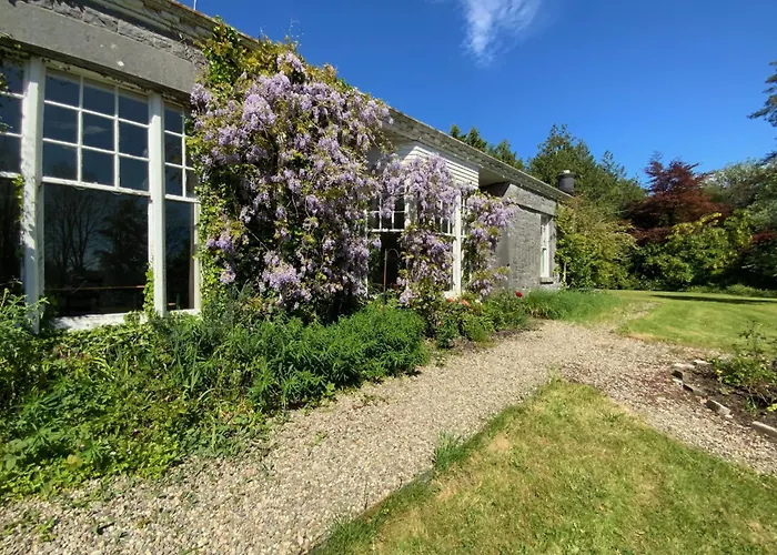 Villa Parteen A Lax, River House&gardens *