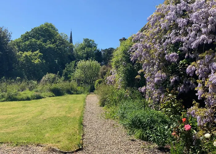 Parteen A Lax, River House&gardens *