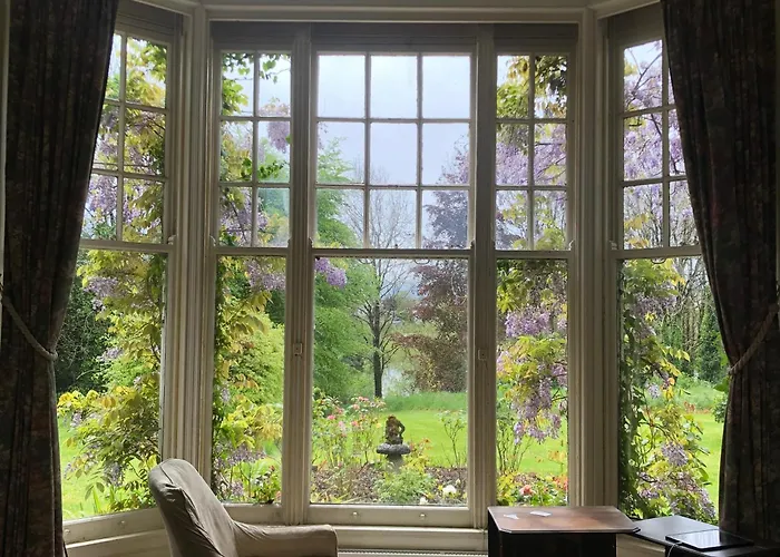 Parteen A Lax, River House&gardens Villa *