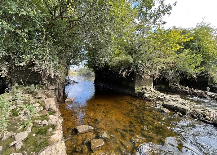 ヴィラ Parteen A Lax, River House & Gardens