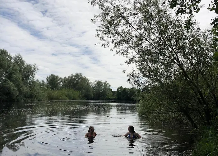 Parteen A Lax, River House&gardens *