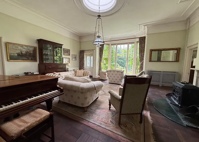 Villa Parteen A Lax, River House&gardens