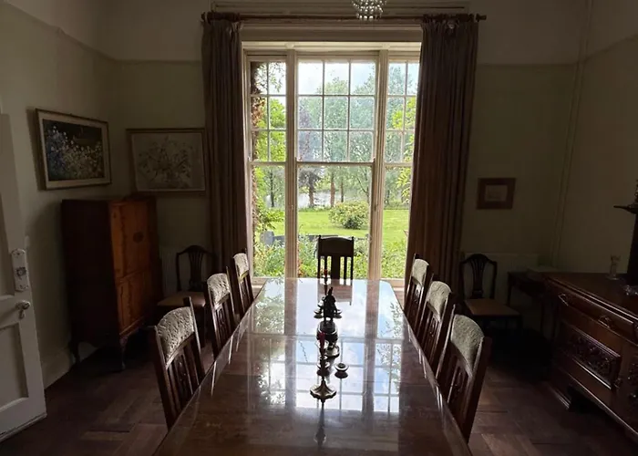 Parteen A Lax, River House & Gardens Villa