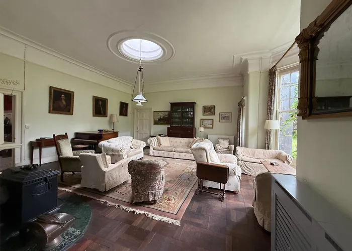 ヴィラ Parteen A Lax, River House & Gardens *